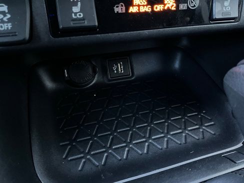 Used 2025 Toyota RAV4 XLE image 25