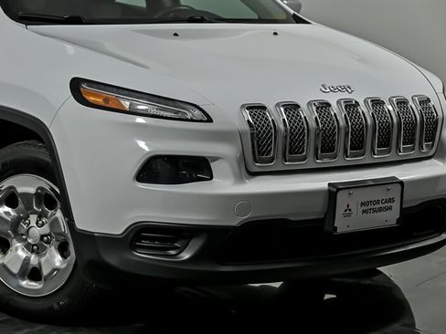 Used 2015 Jeep Cherokee Sport w/ Cold Weather Group AWD/4WD image 2