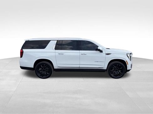 Used 2025 GMC Yukon XL Denali w/ Sun & Power Step Package AWD/4WD image 25