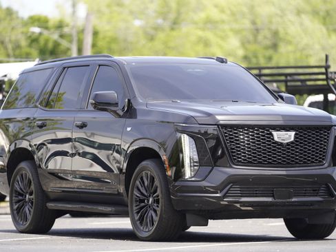 Used 2025 Cadillac Escalade Sport w/ LPO, ONYX Package AWD/4WD image 48