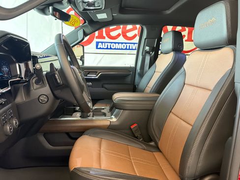 Used 2024 Chevrolet Silverado 1500 High Country w/ Technology Package AWD/4WD image 16