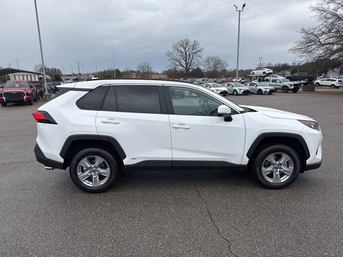 Used 2022 Toyota RAV4 LE image 6
