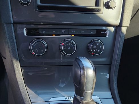 Used 2017 Volkswagen Golf Alltrack S image 28