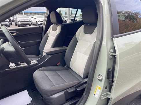 Used 2024 Chevrolet Trax RS image 18