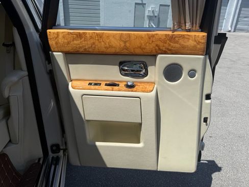 Used 2011 Rolls-Royce Phantom Sedan RWD image 36