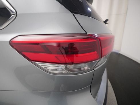 Used 2017 Toyota Highlander Limited AWD/4WD image 33
