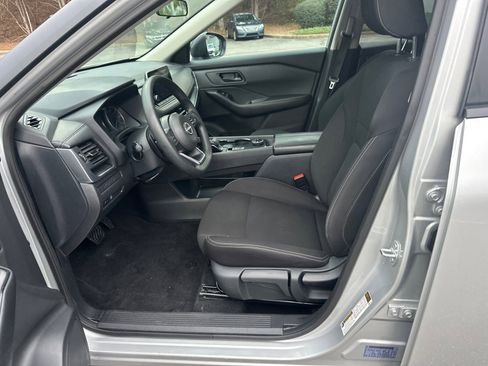 Used 2024 Nissan Rogue S image 9