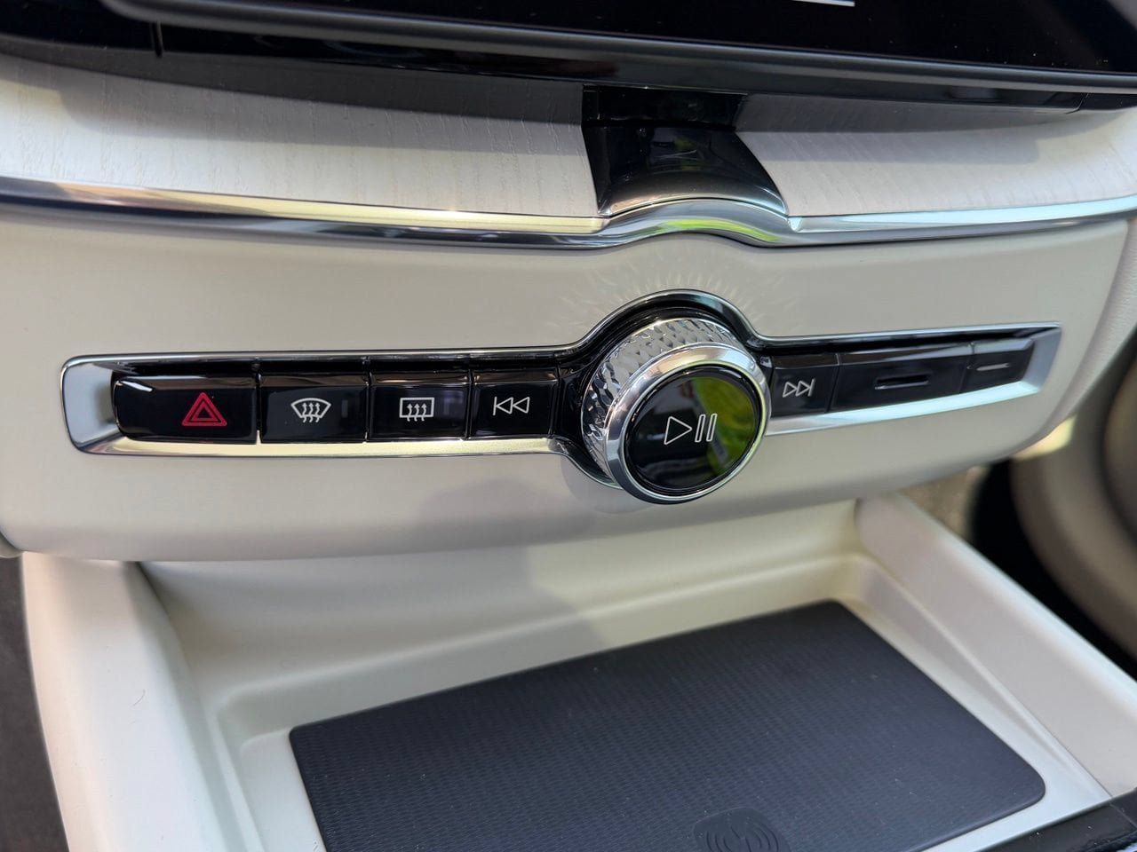 New 2027 Volvo XC60 B5 Ultra AWD/4WD image 15