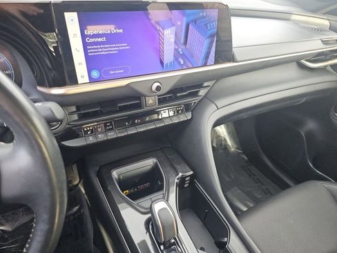 Used 2024 Toyota Crown Limited image 31