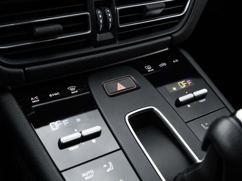 Certified 2023 Porsche Macan S AWD/4WD image 25