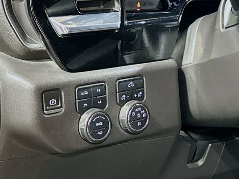 Used 2024 Chevrolet Silverado 1500 LT Trail Boss w/ LPO, Dark Essentials Package AWD/4WD image 8