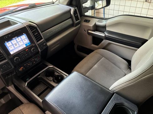 Used 2019 Ford F250 XLT w/ XLT Premium Package AWD/4WD image 17