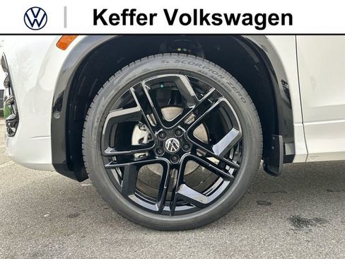 New 2026 Volkswagen Tiguan SE R-Line FWD image 11