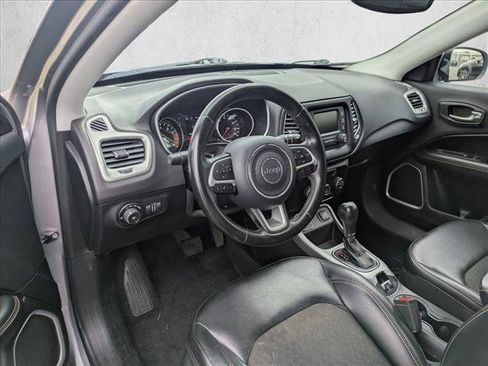 Used 2018 Jeep Compass Latitude image 10