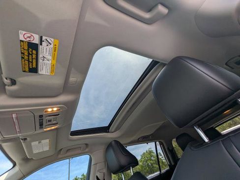 Used 2021 Toyota Highlander XLE FWD image 23