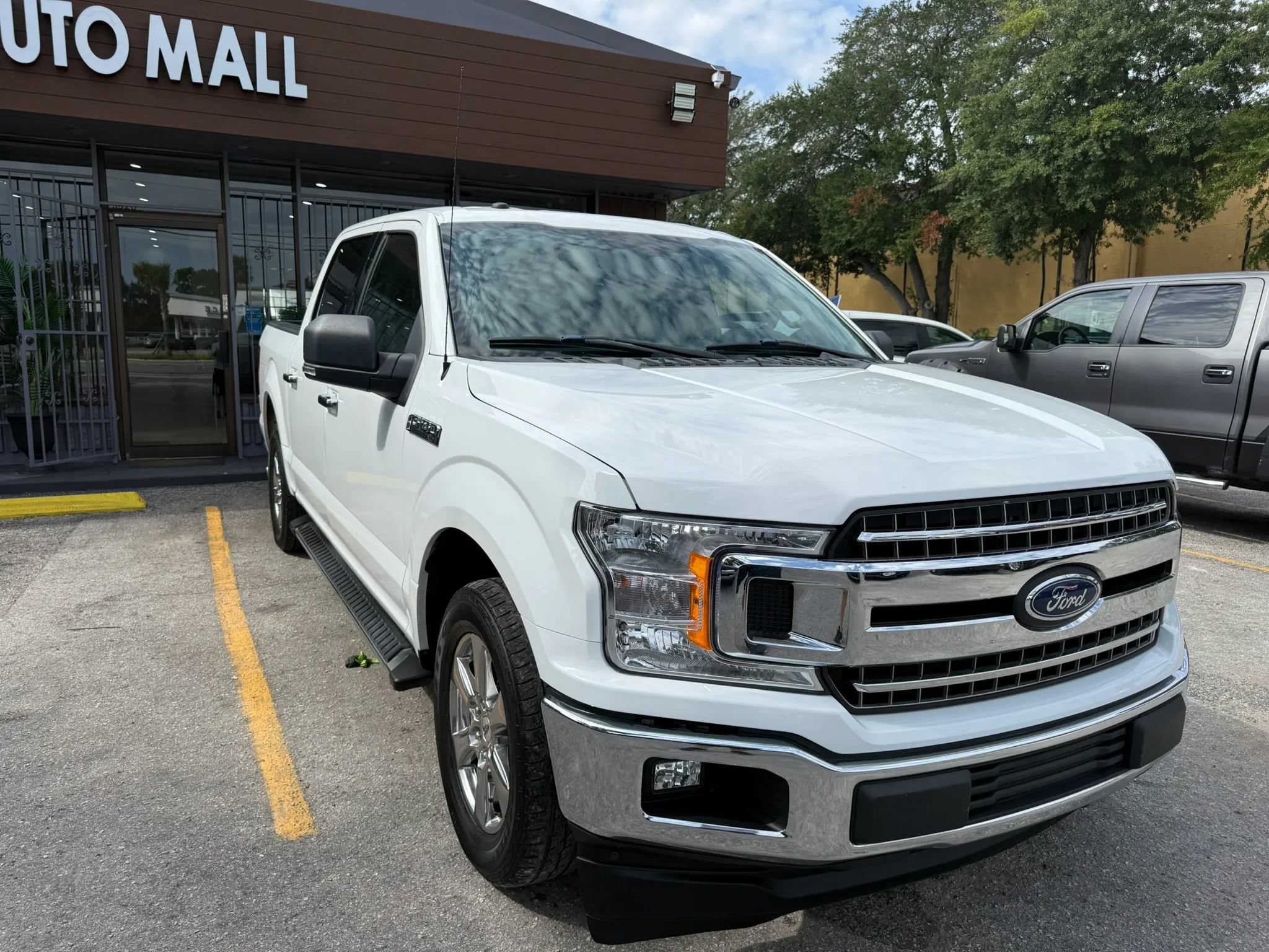 Used 2018 Ford F150 XLT w/ Equipment Group 302A Luxury RWD image 3
