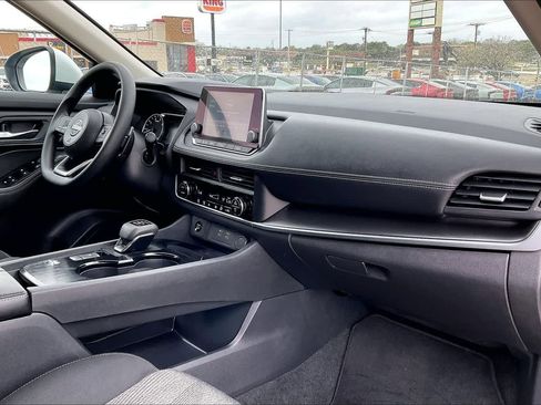 Used 2024 Nissan Rogue SV image 23