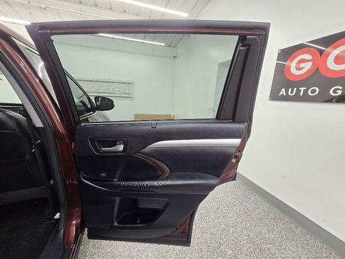 Used 2015 Toyota Highlander XLE FWD image 30