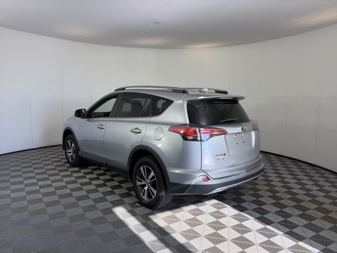 Used 2018 Toyota RAV4 XLE FWD image 8