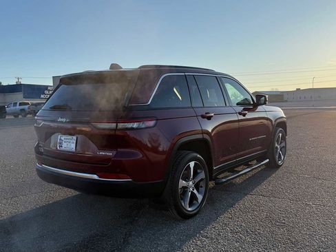 Used 2024 Jeep Grand Cherokee Limited w/ Luxury Tech Group II image 4