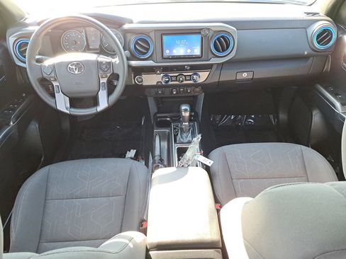 Used 2018 Toyota Tacoma TRD Sport image 10