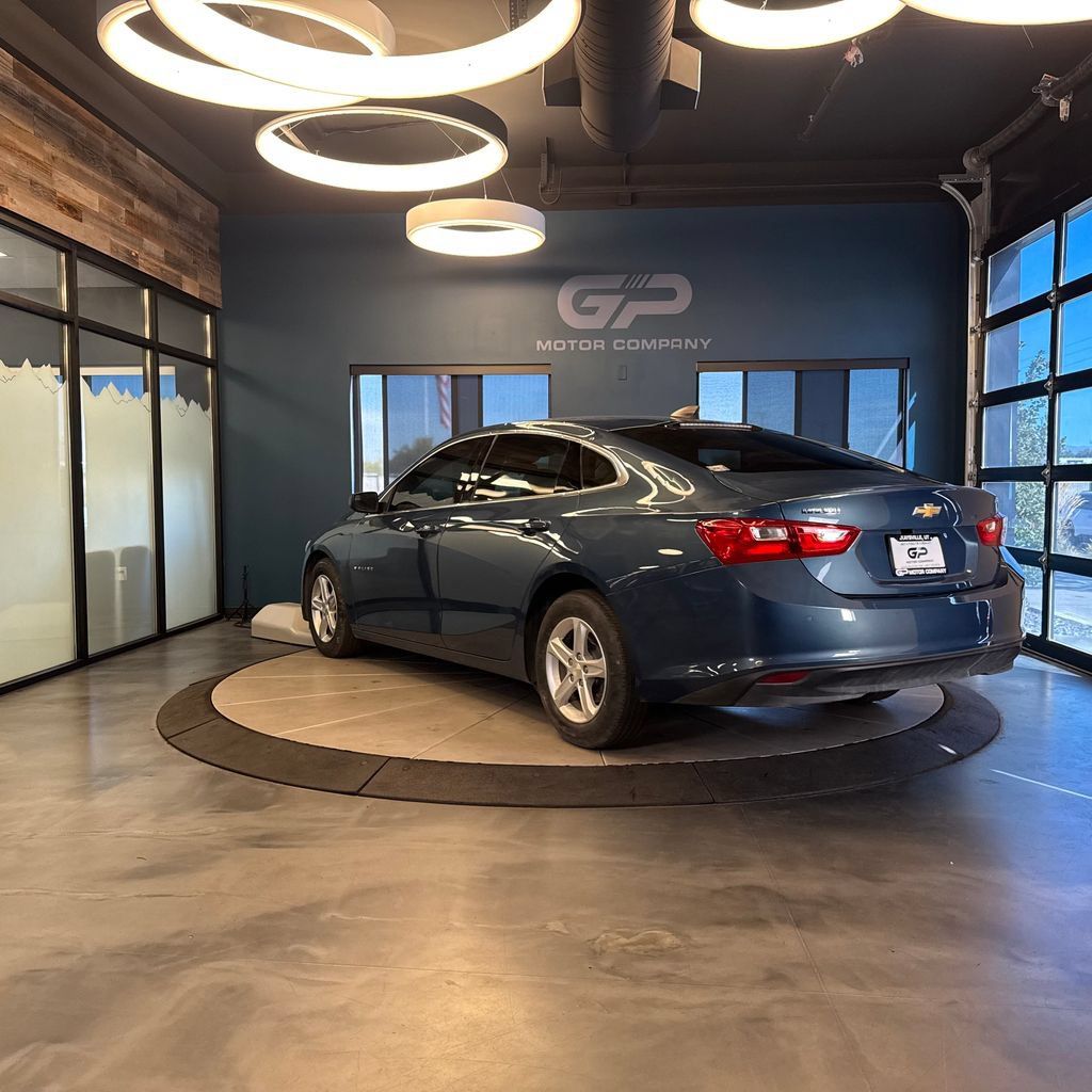 Used 2025 Chevrolet Malibu LS FWD image 5