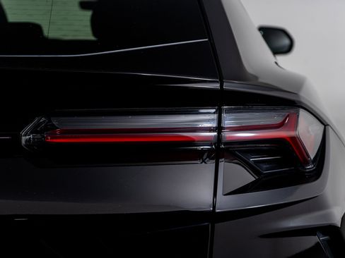 Used 2021 Lamborghini Urus image 13