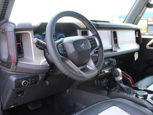 New 2026 Ford Bronco Outer Banks w/ Sasquatch Package AWD/4WD image 4