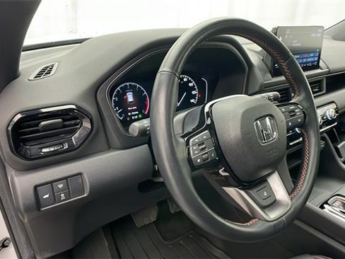 Used 2024 Honda Pilot TrailSport image 11