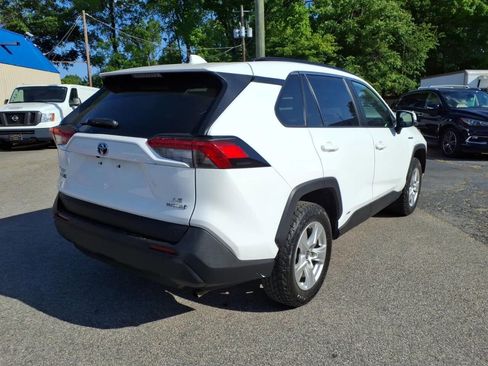 Used 2021 Toyota RAV4 LE AWD/4WD image 3