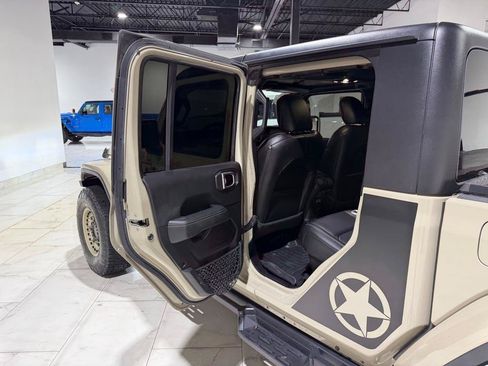 Used 2020 Jeep Gladiator Overland w/ Popular Equipment Package AWD/4WD image 14