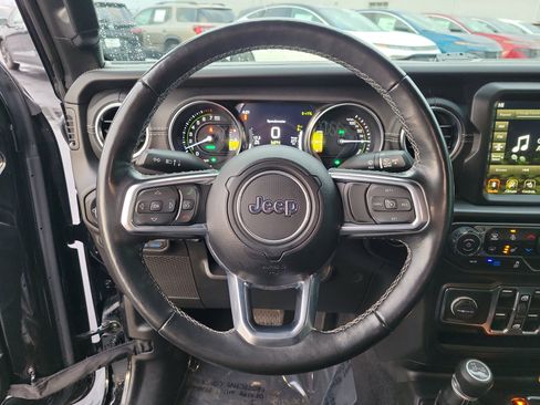 Used 2022 Jeep Wrangler Unlimited Sahara w/ Cold Weather Group image 21