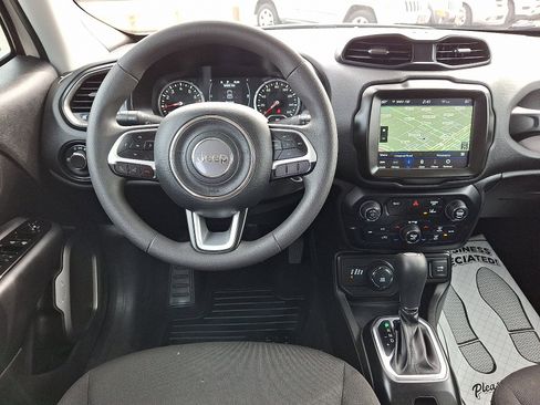 Used 2023 Jeep Renegade Latitude image 8