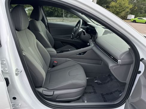 Used 2024 Hyundai Elantra SEL FWD image 28