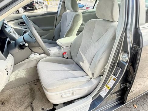 Used 2010 Toyota Camry LE image 14