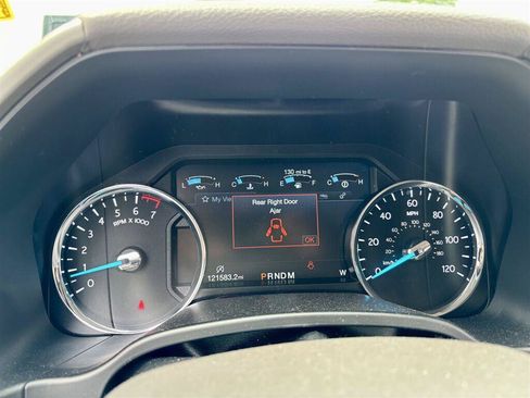 Used 2018 Ford Expedition XLT w/ Equipment Group 202A AWD/4WD image 34