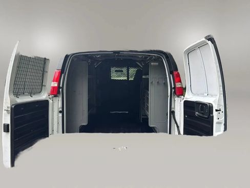 Used 2021 Chevrolet Express 2500 w/ Driver Convenience Package RWD image 15