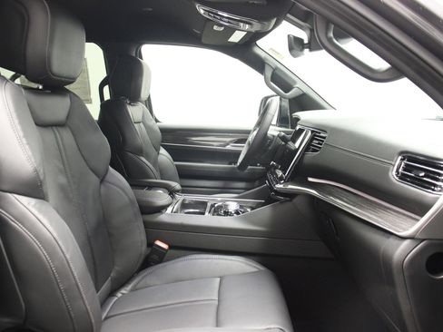 New 2022 Jeep Wagoneer Series II image 14