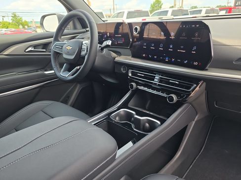 New 2026 Chevrolet Traverse LT w/ Sun and Wheel Package FWD image 17