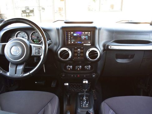 Used 2013 Jeep Wrangler Unlimited Rubicon w/ Connectivity Group AWD/4WD image 21