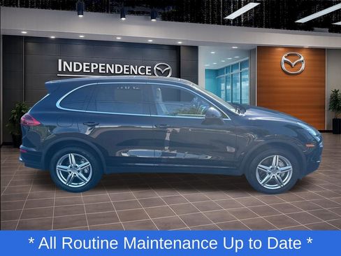 Used 2017 Porsche Cayenne S AWD/4WD image 2
