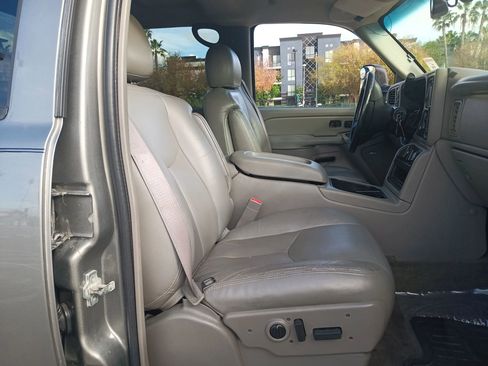 Used 2006 Chevrolet Silverado 3500 LT w/ Heavy-Duty Power Package image 11