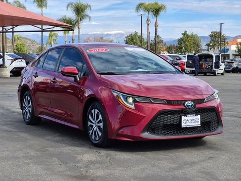Used 2022 Toyota Corolla LE image 3