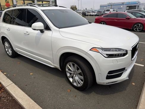 Used 2018 Volvo XC90 T6 Momentum w/ Convenience Package image 1