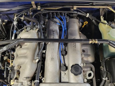 Used 1999 MAZDA MX-5 Miata RWD image 11
