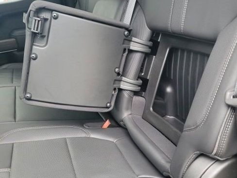 Used 2022 Chevrolet Silverado 1500 High Country w/ Technology Package image 18