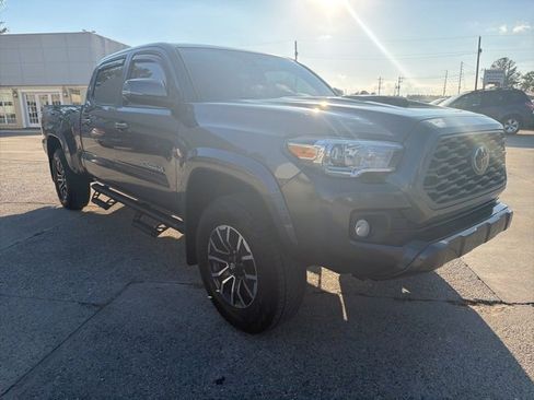 Used 2022 Toyota Tacoma TRD Sport image 4