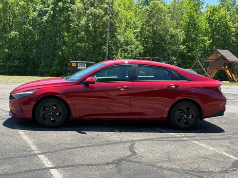Used 2022 Hyundai Elantra SEL FWD image 6