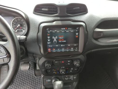 Used 2022 Jeep Renegade Altitude w/ Convenience Group AWD/4WD image 9