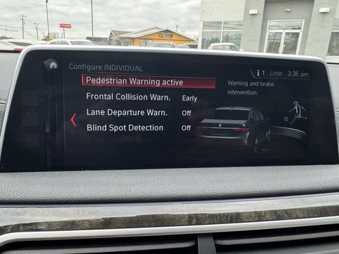 Used 2018 BMW 740i image 18